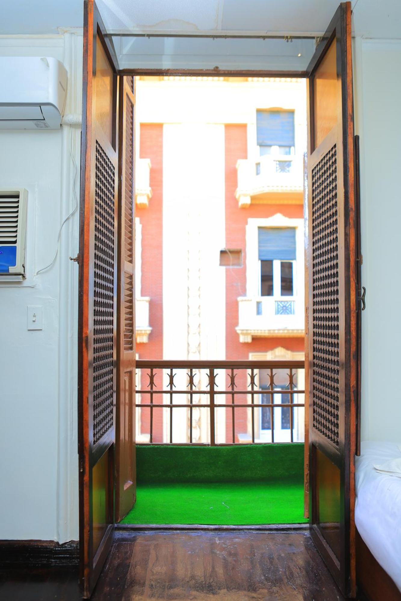 Kings Palace Hostal *