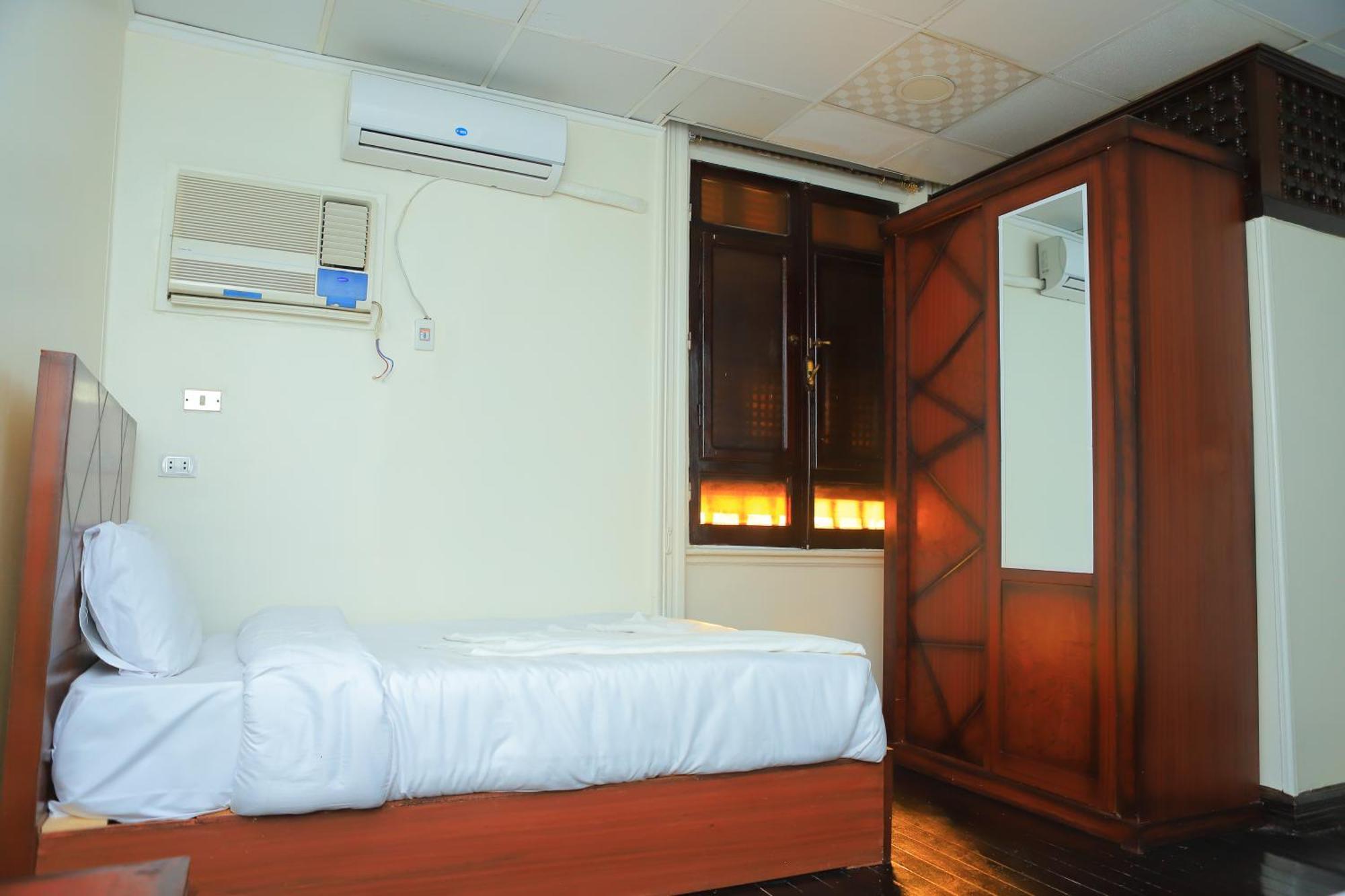 Hostel Kings Palace *
