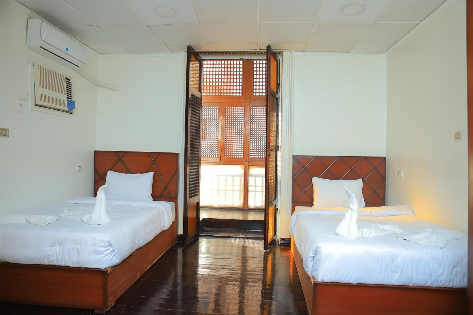 Hostel Kings Palace *
